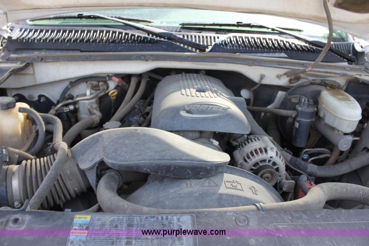 image for item D5225 2004 Chevrolet Silverado 1500 pickup truck