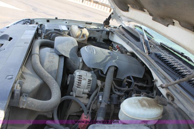 image for item D5225 2004 Chevrolet Silverado 1500 pickup truck