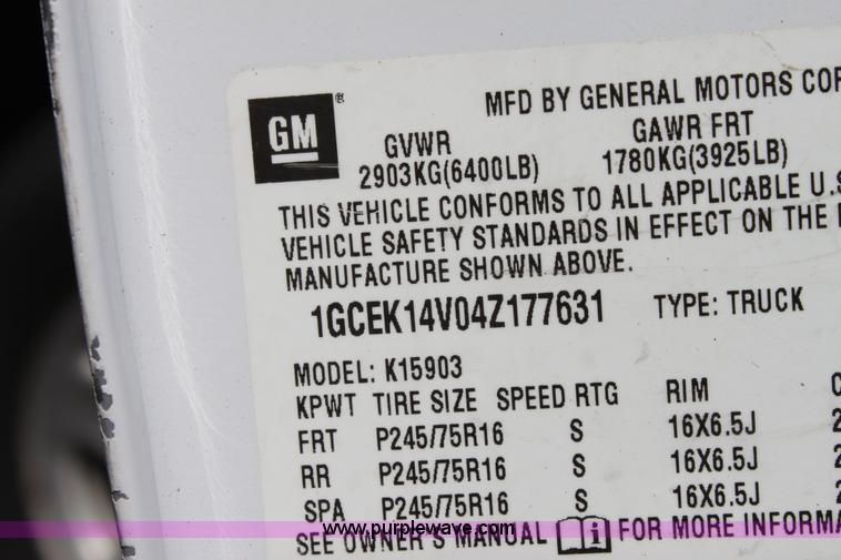 image for item D5225 2004 Chevrolet Silverado 1500 pickup truck