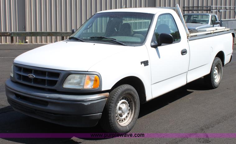 image for item D5226 1998 Ford F150 pickup truck