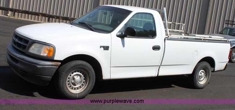 image for item D5226 1998 Ford F150 pickup truck