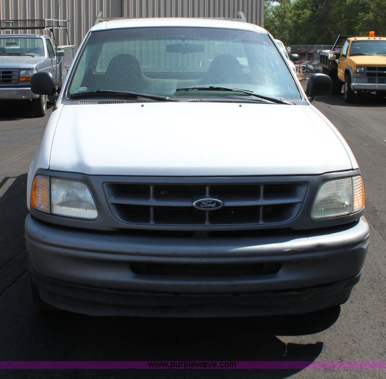 image for item D5226 1998 Ford F150 pickup truck