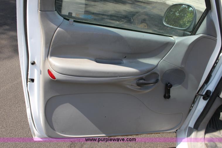 image for item D5226 1998 Ford F150 pickup truck