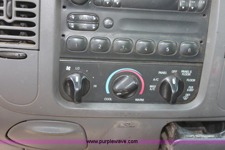 image for item D5226 1998 Ford F150 pickup truck