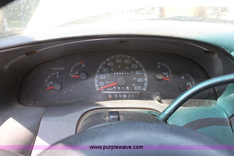 image for item D5226 1998 Ford F150 pickup truck