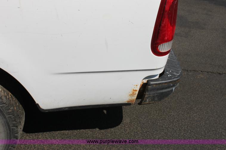 image for item D5226 1998 Ford F150 pickup truck