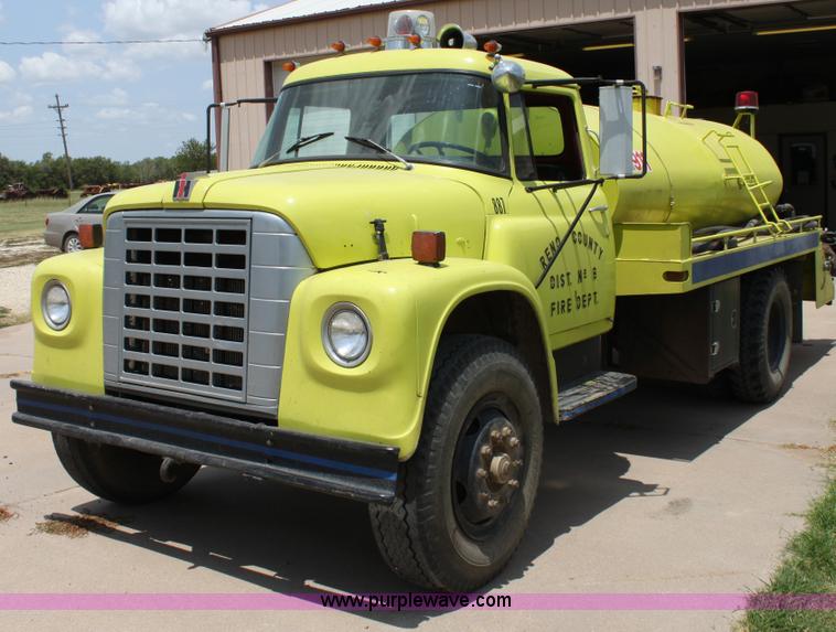 image for item D5238 1976 International water tender truck
