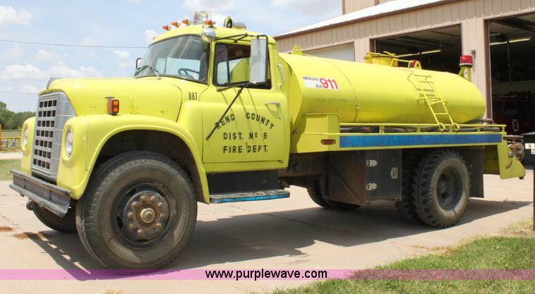 image for item D5238 1976 International water tender truck