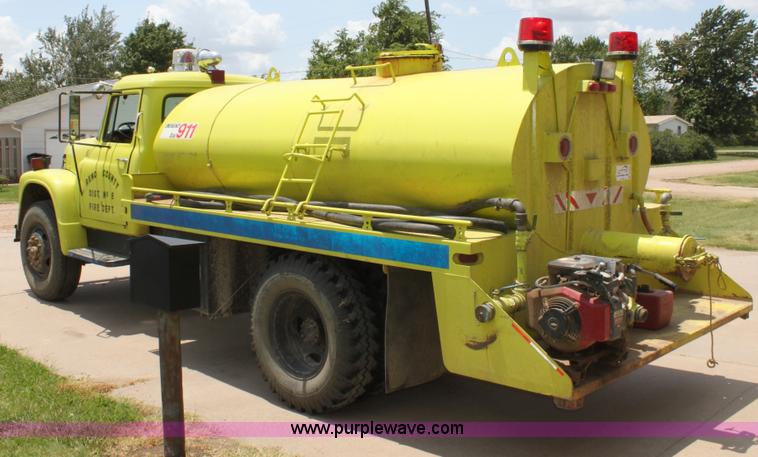 image for item D5238 1976 International water tender truck