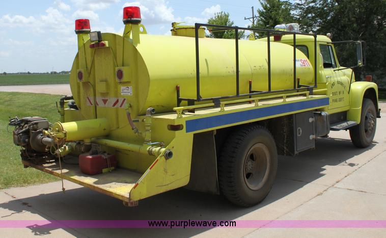 image for item D5238 1976 International water tender truck