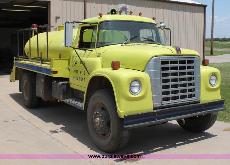 image for item D5238 1976 International water tender truck