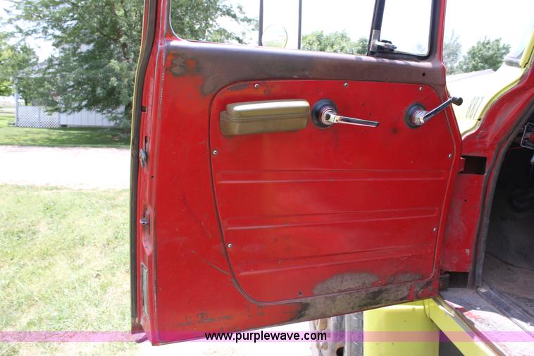 image for item D5238 1976 International water tender truck