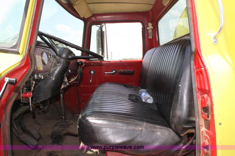 image for item D5238 1976 International water tender truck