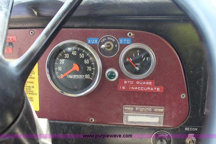 image for item D5238 1976 International water tender truck