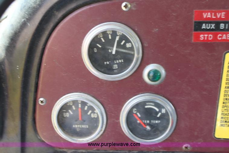 image for item D5238 1976 International water tender truck