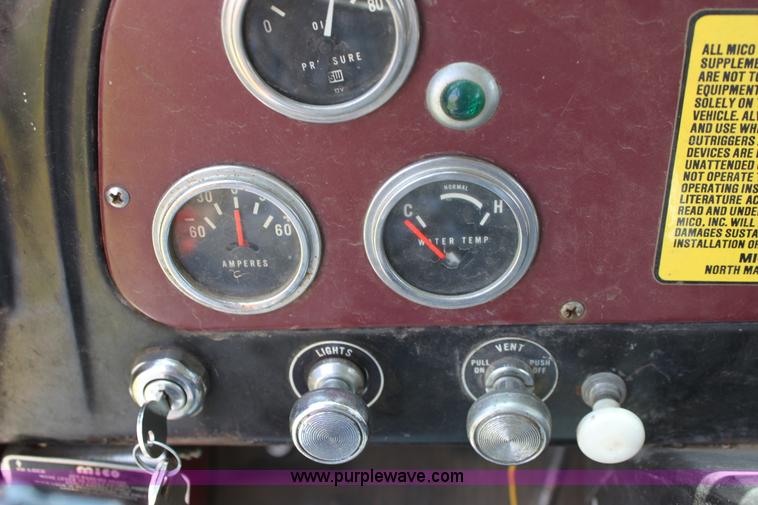 image for item D5238 1976 International water tender truck