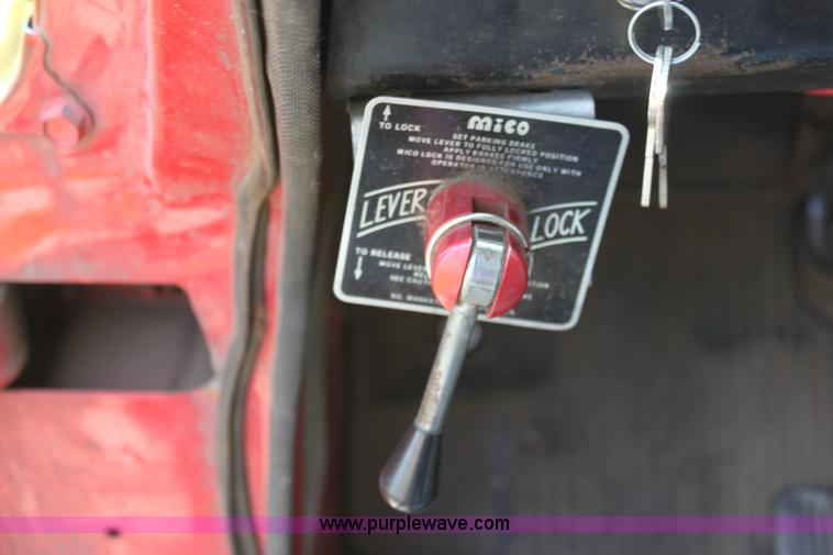 image for item D5238 1976 International water tender truck