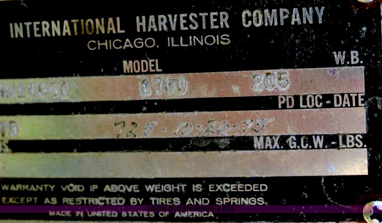 image for item D5238 1976 International water tender truck