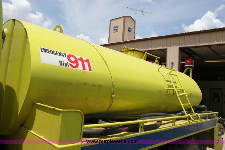 image for item D5238 1976 International water tender truck