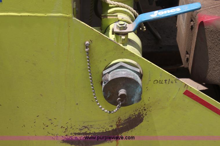 image for item D5238 1976 International water tender truck