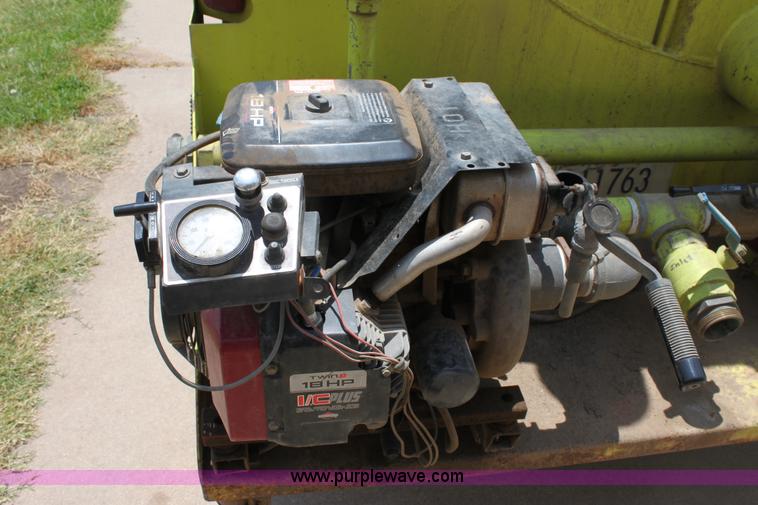 image for item D5238 1976 International water tender truck