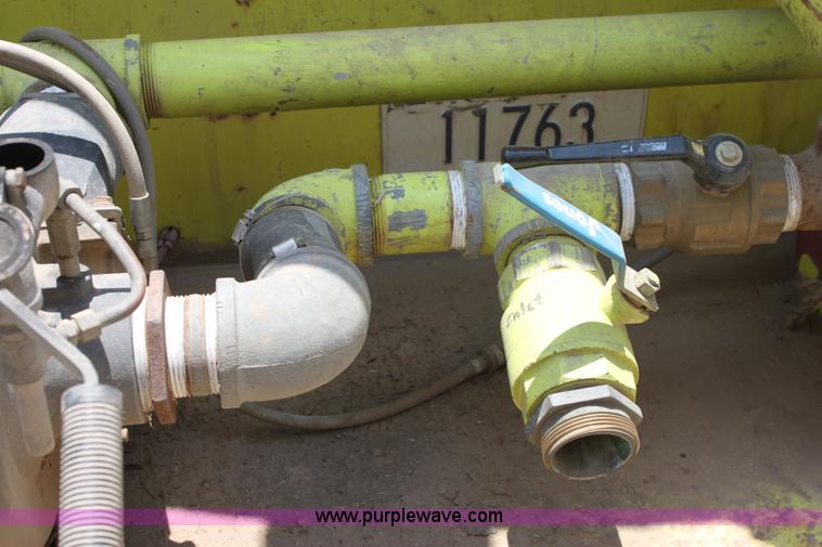 image for item D5238 1976 International water tender truck