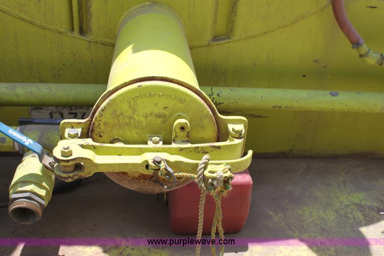 image for item D5238 1976 International water tender truck