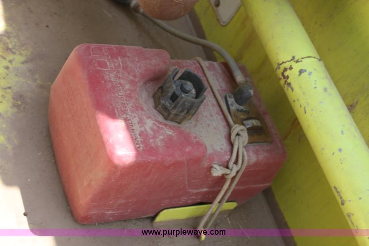 image for item D5238 1976 International water tender truck