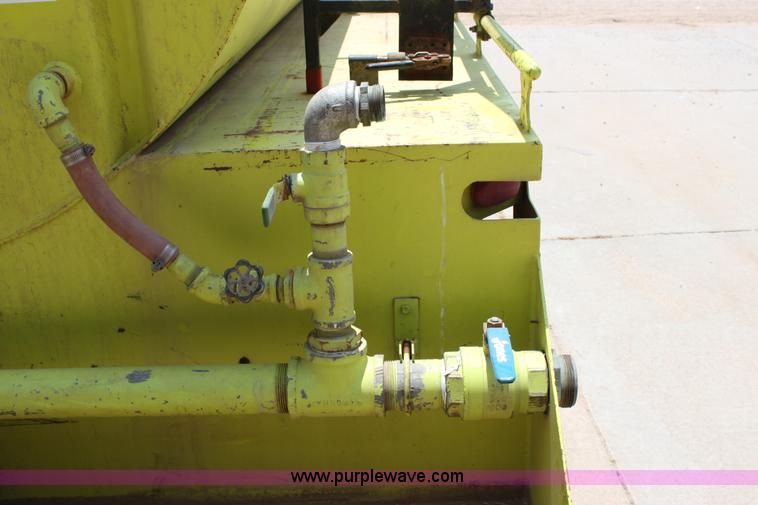 image for item D5238 1976 International water tender truck