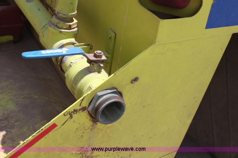 image for item D5238 1976 International water tender truck