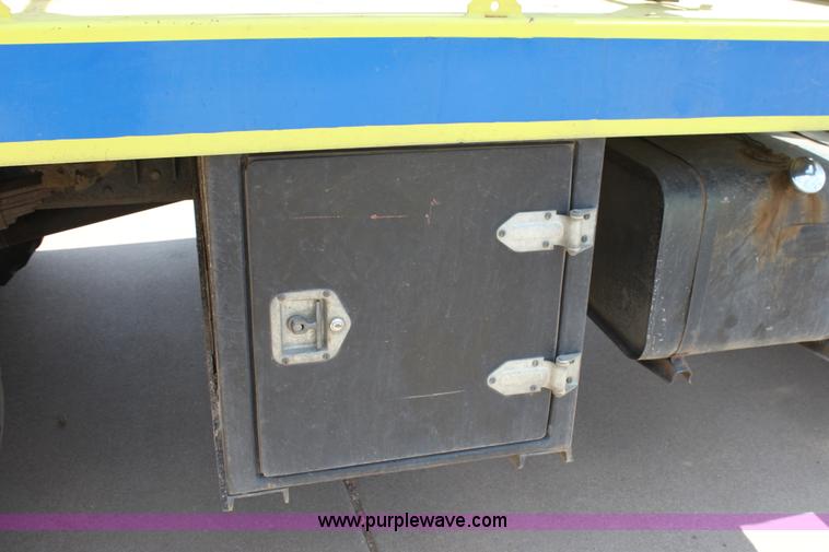 image for item D5238 1976 International water tender truck