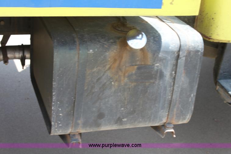 image for item D5238 1976 International water tender truck