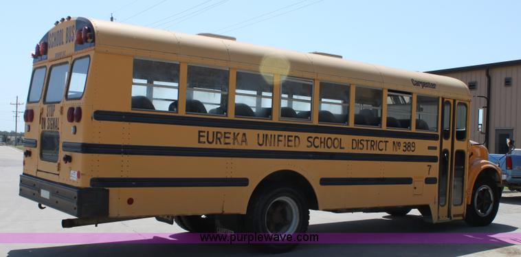 image for item D5284 1993 International 3800 school bus
