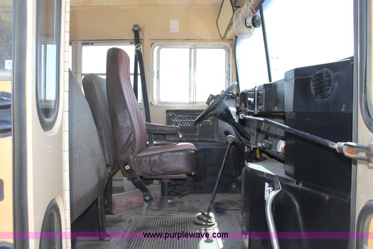 image for item D5284 1993 International 3800 school bus