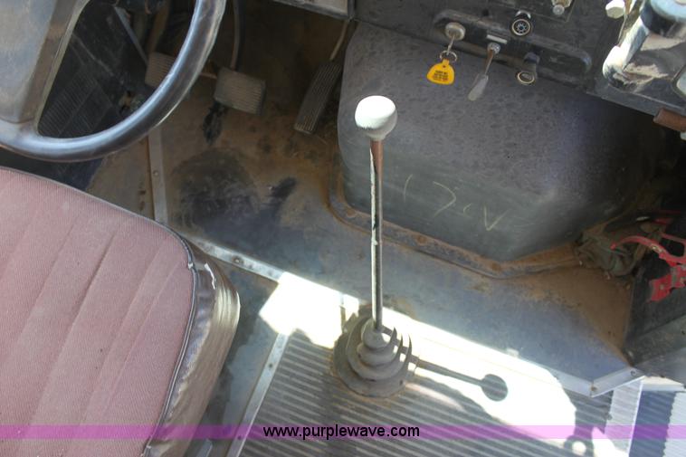 image for item D5284 1993 International 3800 school bus