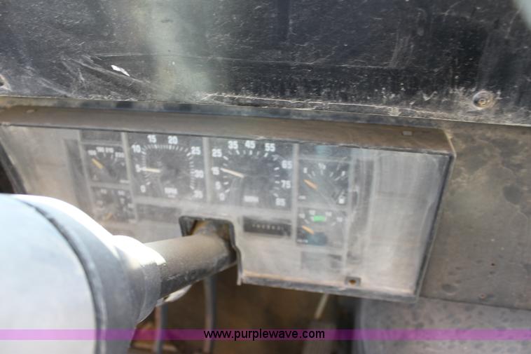 image for item D5284 1993 International 3800 school bus