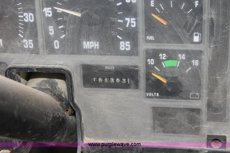image for item D5284 1993 International 3800 school bus