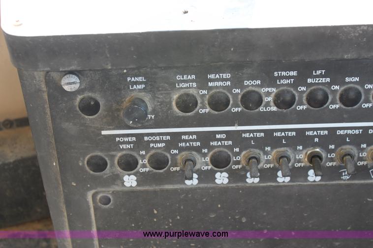 image for item D5284 1993 International 3800 school bus