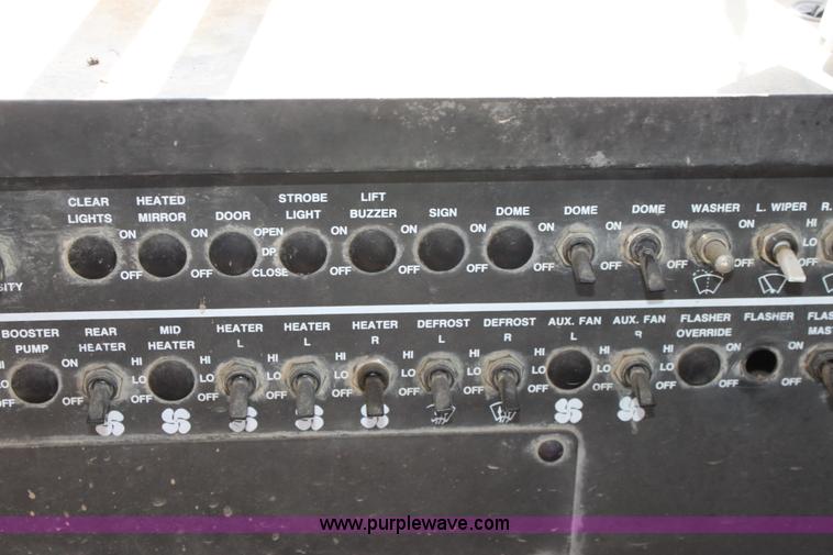 image for item D5284 1993 International 3800 school bus