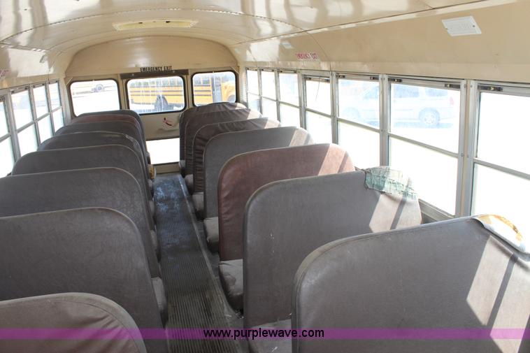 image for item D5284 1993 International 3800 school bus