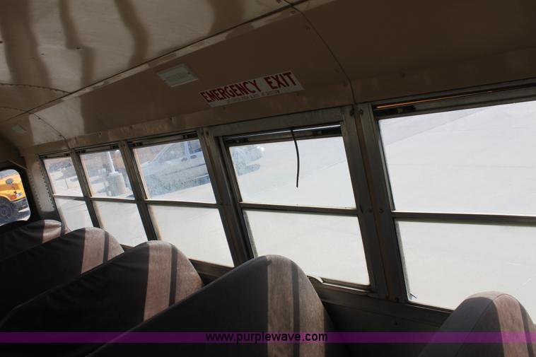 image for item D5284 1993 International 3800 school bus