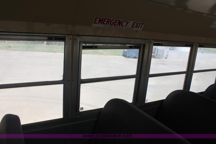 image for item D5284 1993 International 3800 school bus