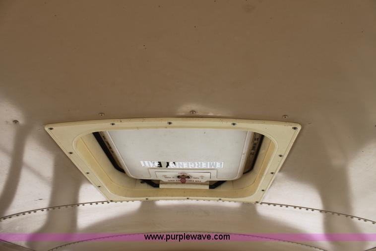 image for item D5284 1993 International 3800 school bus