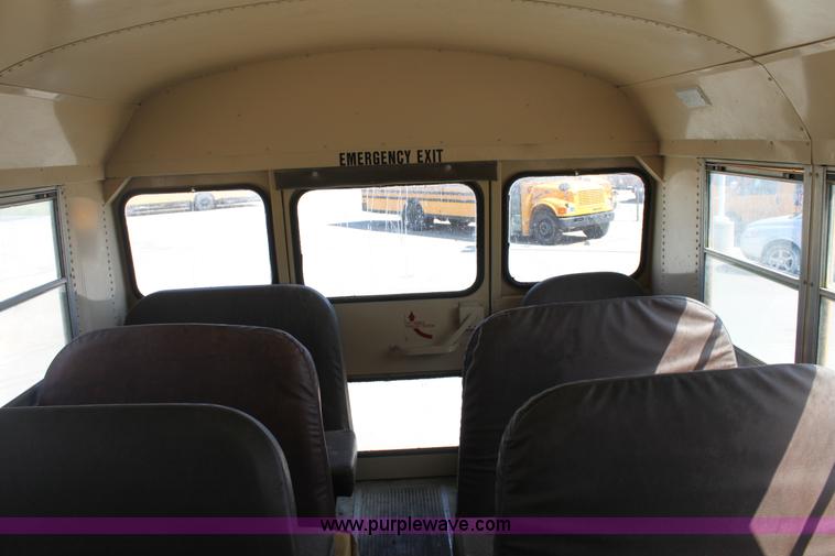 image for item D5284 1993 International 3800 school bus