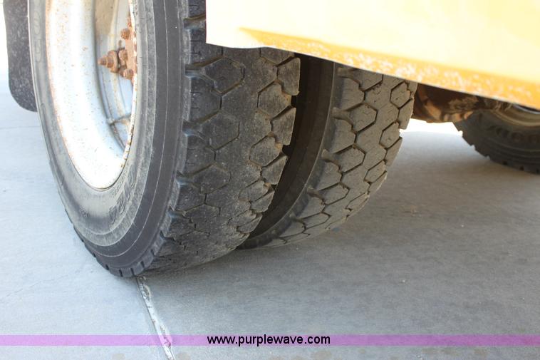 image for item D5284 1993 International 3800 school bus