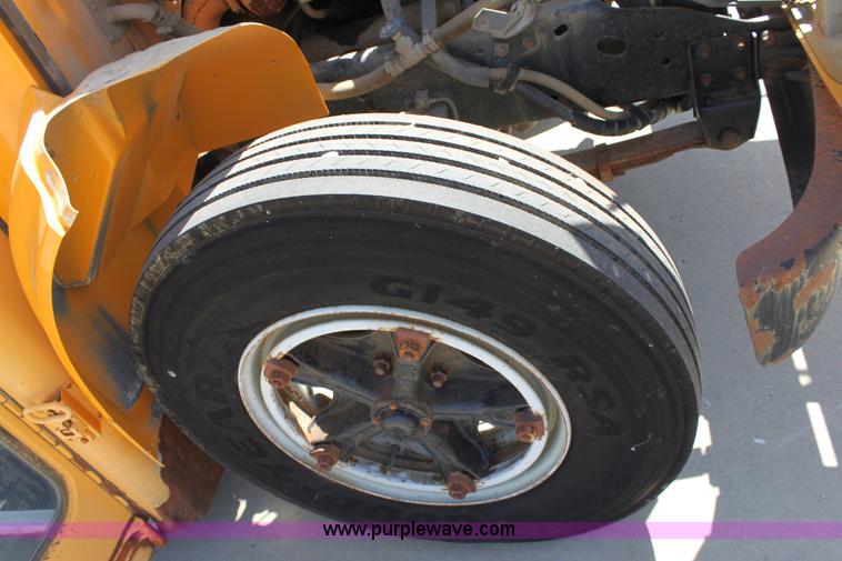 image for item D5284 1993 International 3800 school bus