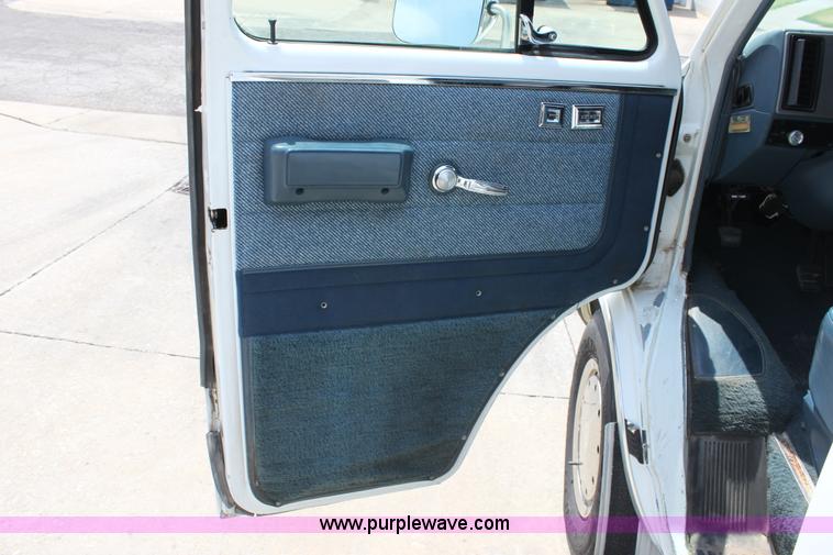 image for item D5391 1993 GMC G3500 Rally STX van