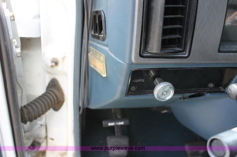 image for item D5391 1993 GMC G3500 Rally STX van