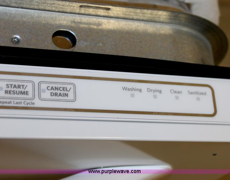 image for item D5402 Kitchen Aid dishwasher