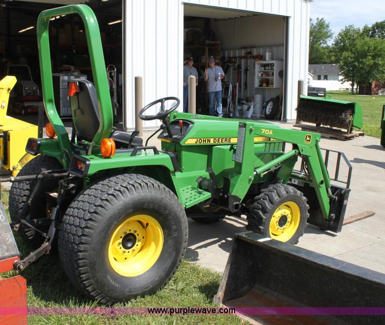 image for item D7972 1996 John Deere 955 tractor